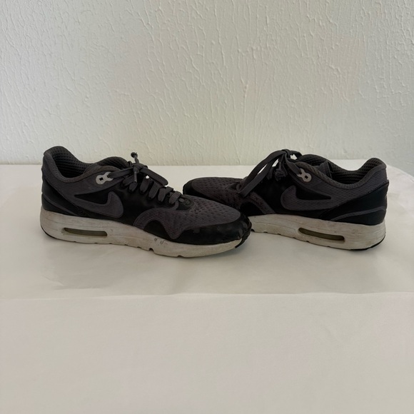 Nike Air Max 1 Ultra Essential in Black and Anthracite - Picture 9 of 11